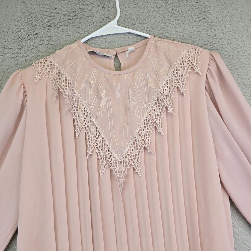 Elegant Pink Blouse with Lace Detail - Picture 4 of 16